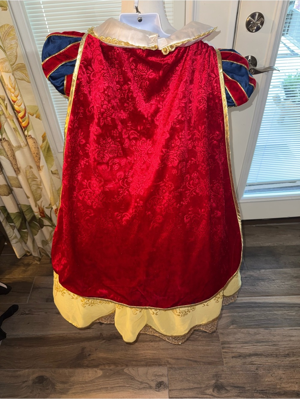Disney Deluxe Snow White Designer Costume - Picture 4 of 8